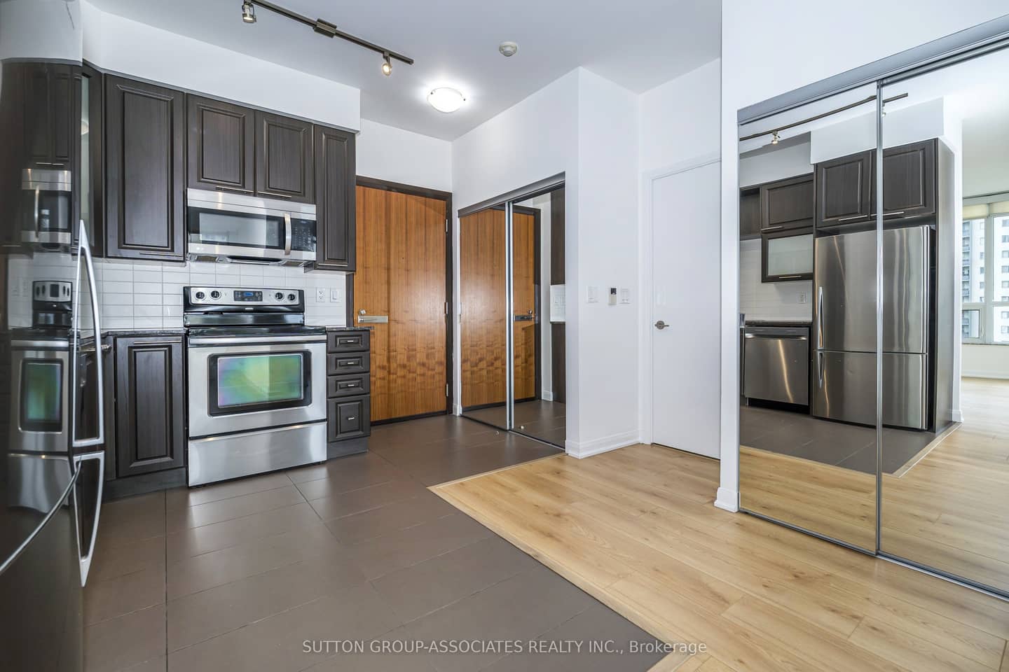 500 Sherbourne Street 703, Toronto, ON M4X 1L1