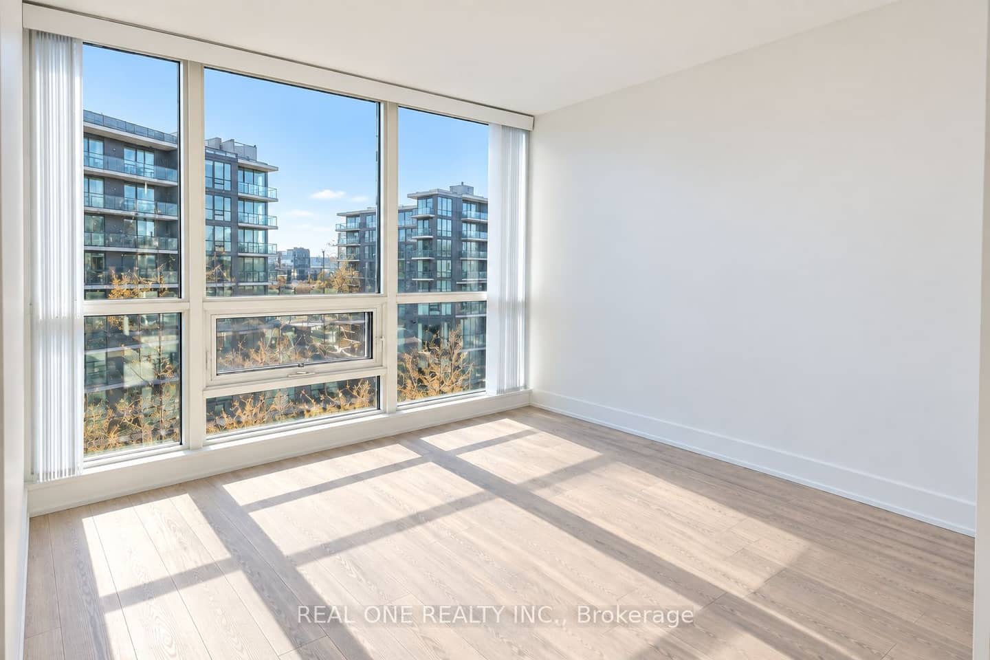 2200 Lakeshore Boulevard W 3203, Toronto, ON M8V 1A4