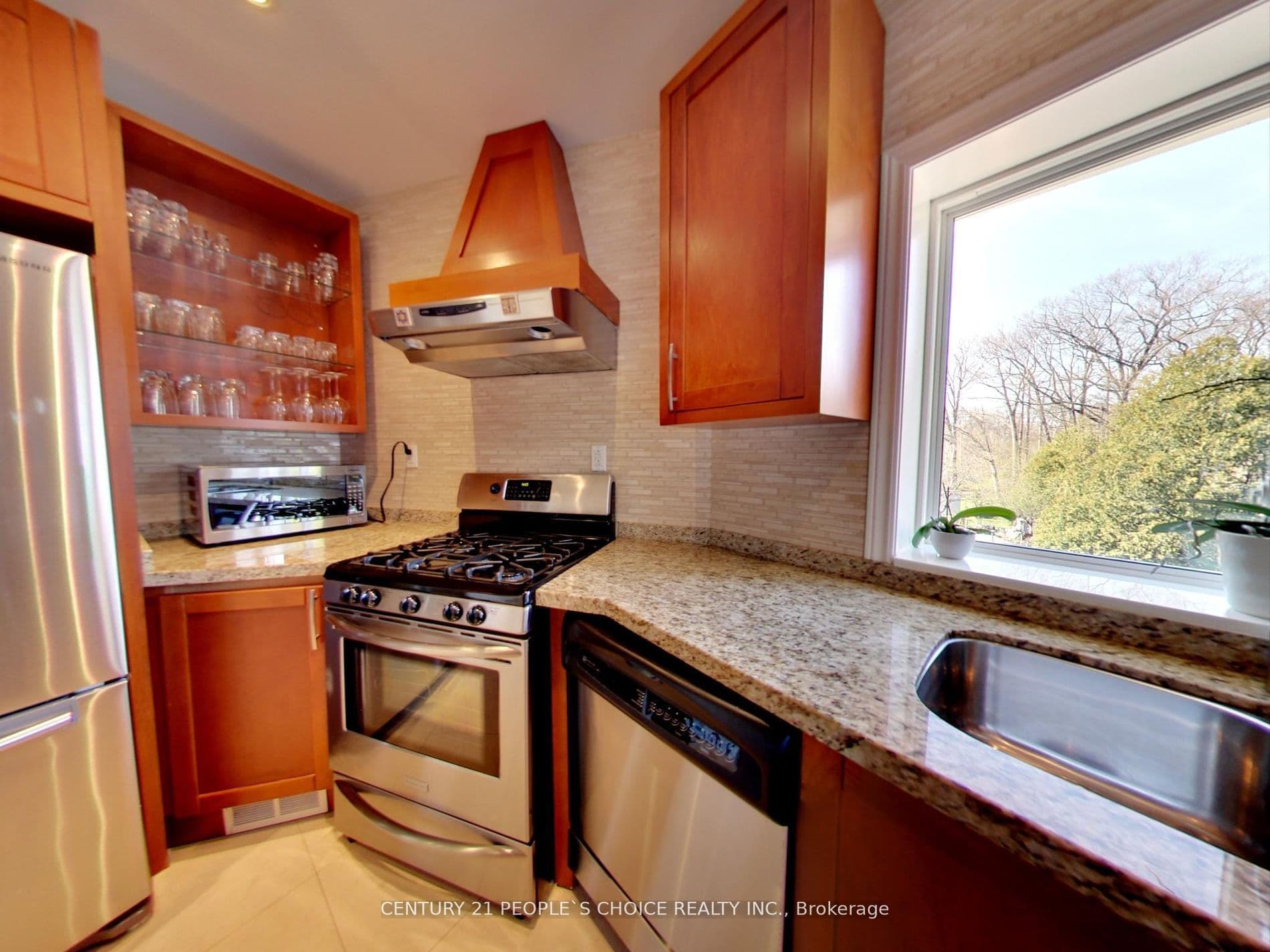 63 Stephen Drive, Toronto, ON M8Y 3M8