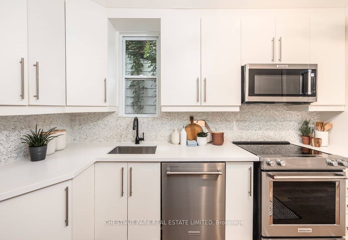 110 Hastings Avenue, Toronto, ON M4L 2L2