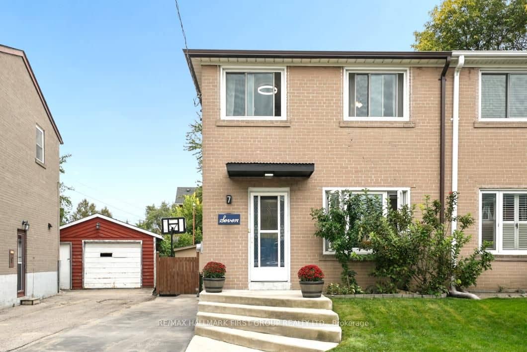 7 Ellendale Drive, Toronto, ON M1P 1M9