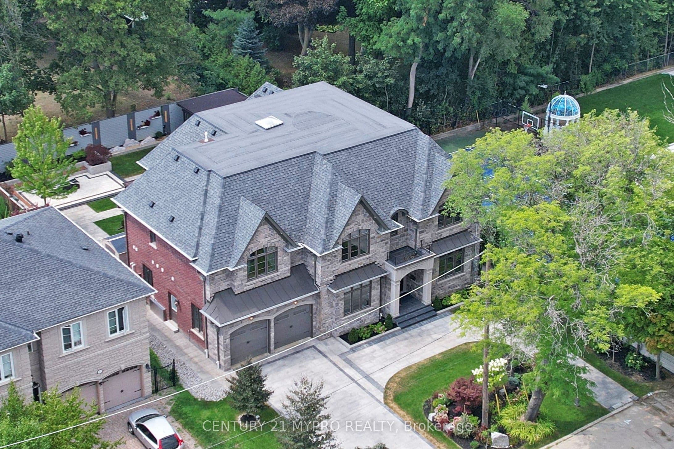 36 Farrington Drive, Toronto, ON M2L 2B6
