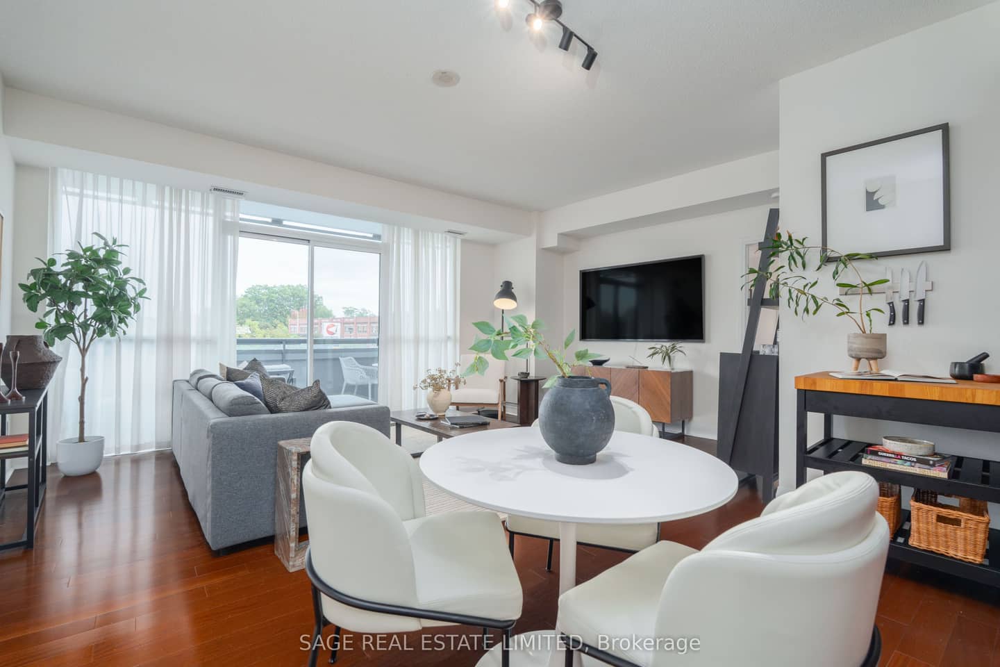 1 Hurontario Street 202, Mississauga, ON L5G 0A3