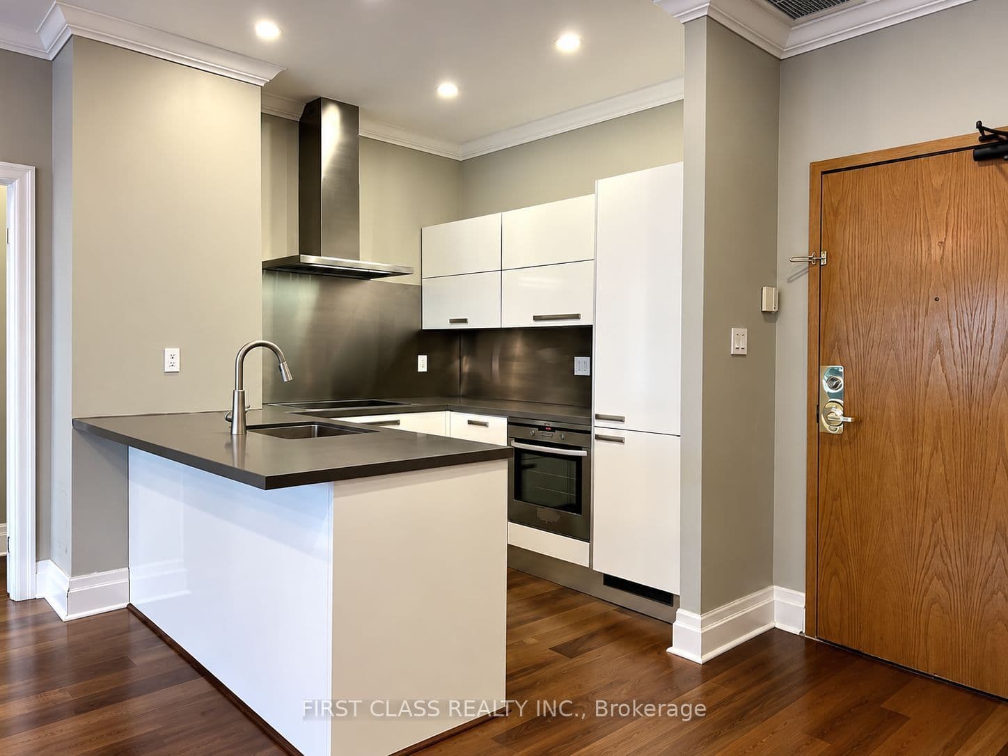 1231 Yonge Street 207, Toronto, ON M4T 2T8