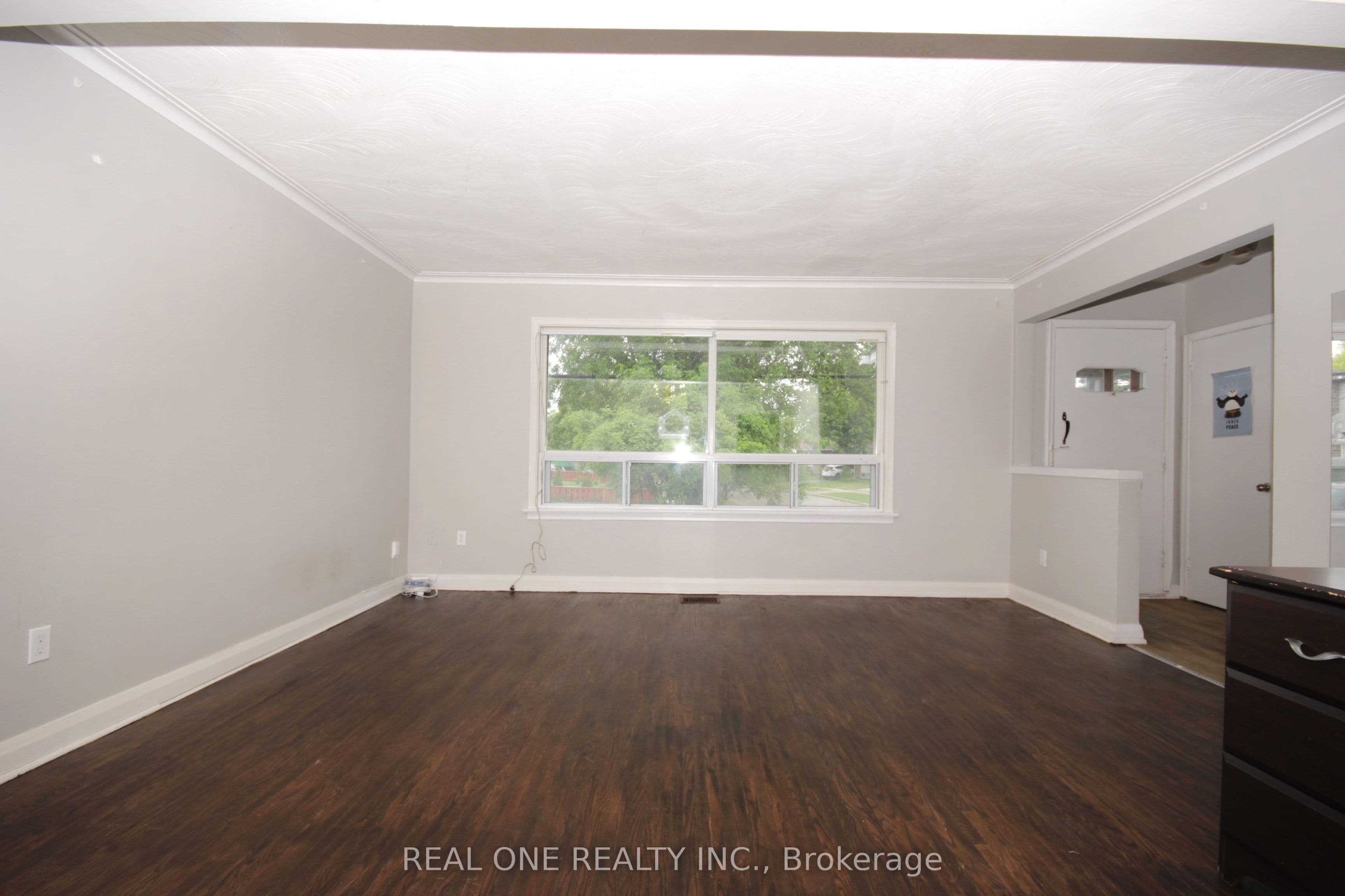 157 Shropshire Drive Main, Toronto, ON M1P 1Z6