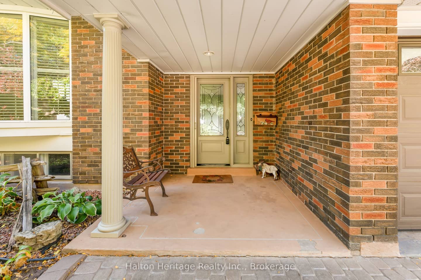 588 Louise Drive, Burlington, ON L7L 2T9