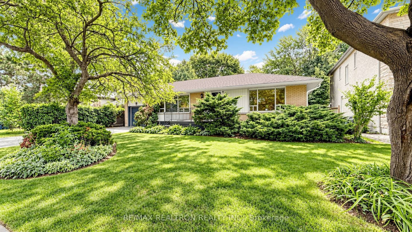 199 Lord Seaton Road, Toronto, ON M2P 1L1