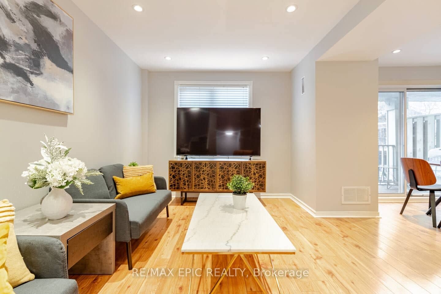 75 Weldrick Road E 732, Richmond Hill, ON L4C 0H9