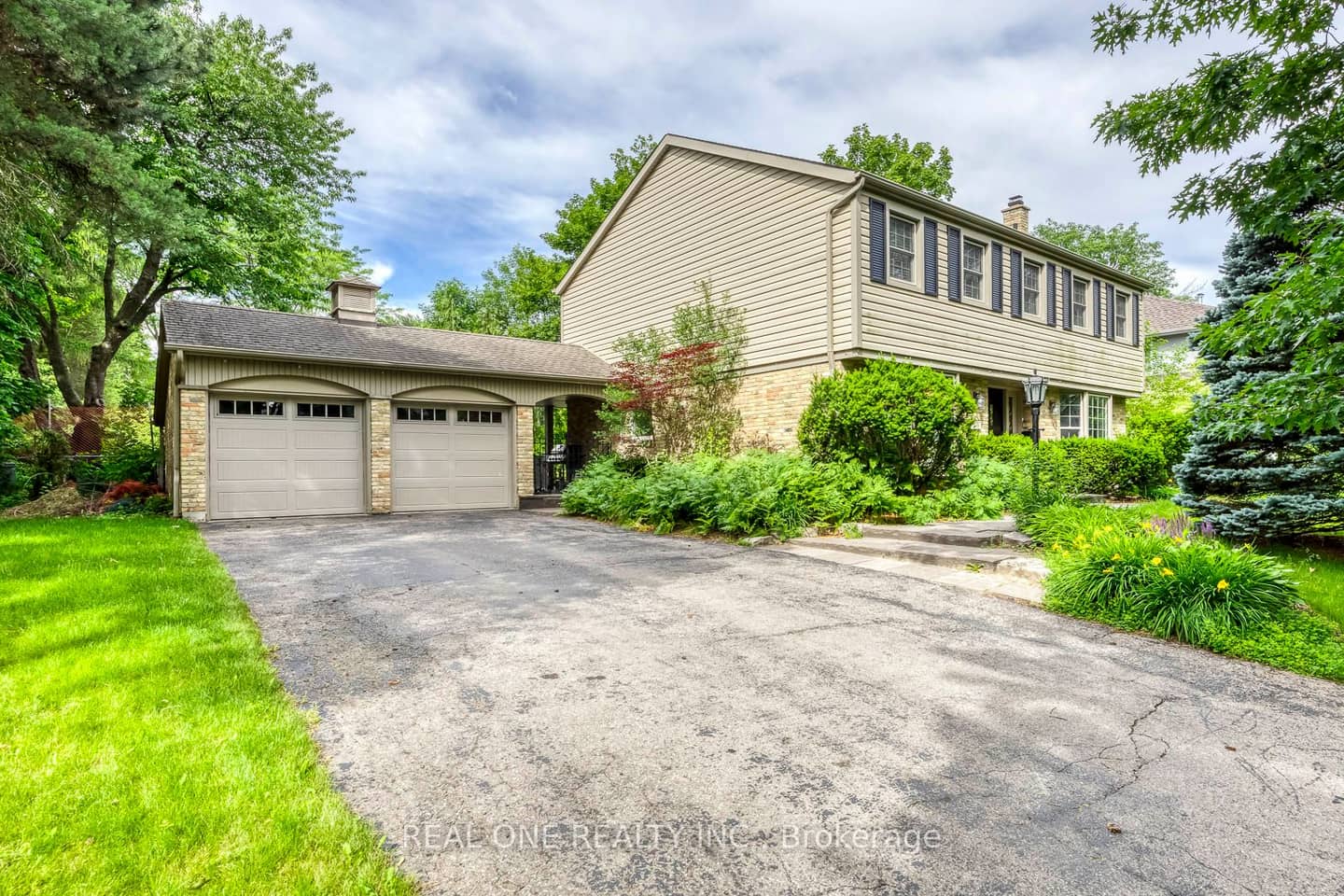 120 Blyth Crescent, Oakville, ON L6J 5H6