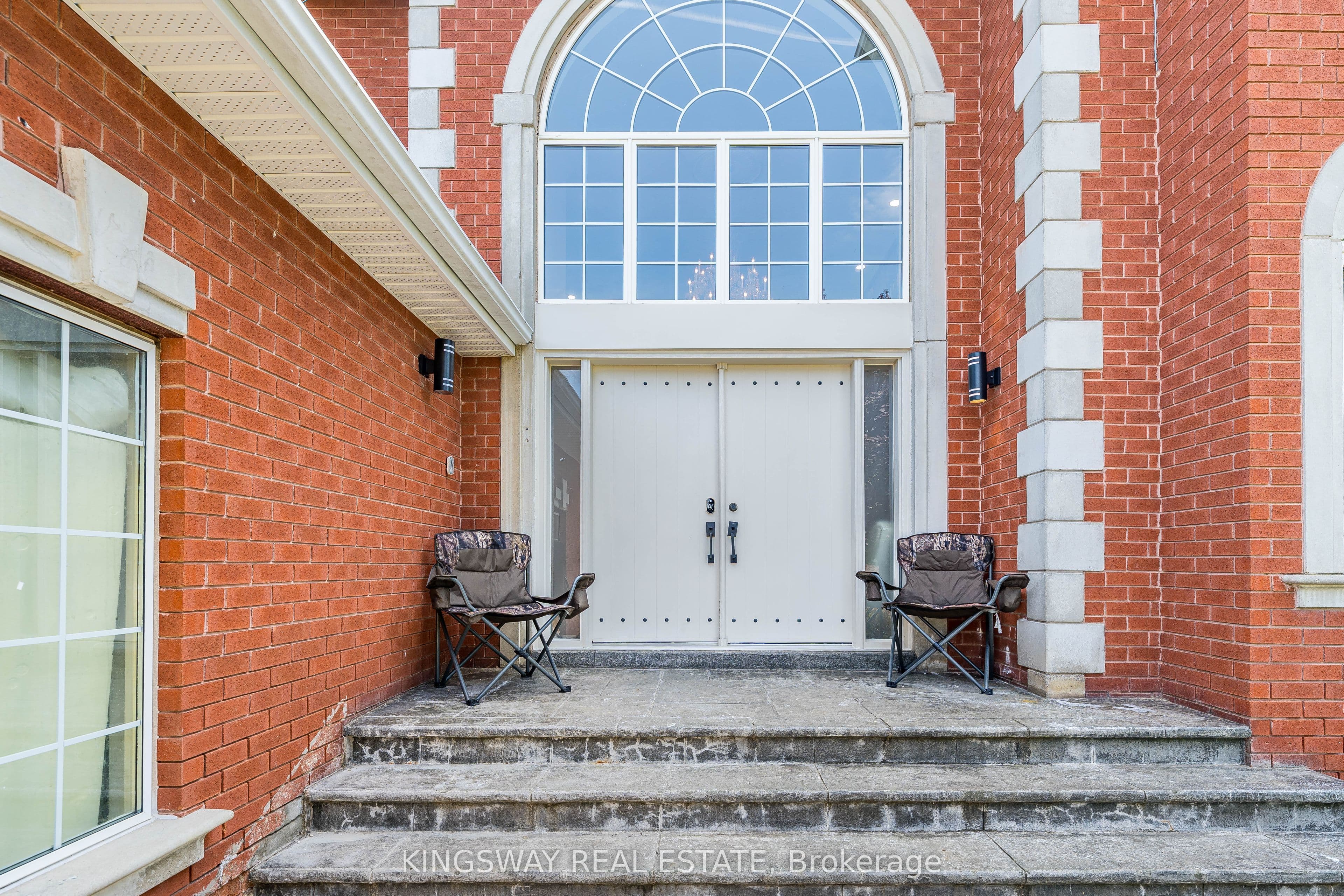5969 Rayshaw Crescent, Mississauga, ON L5M 2P1