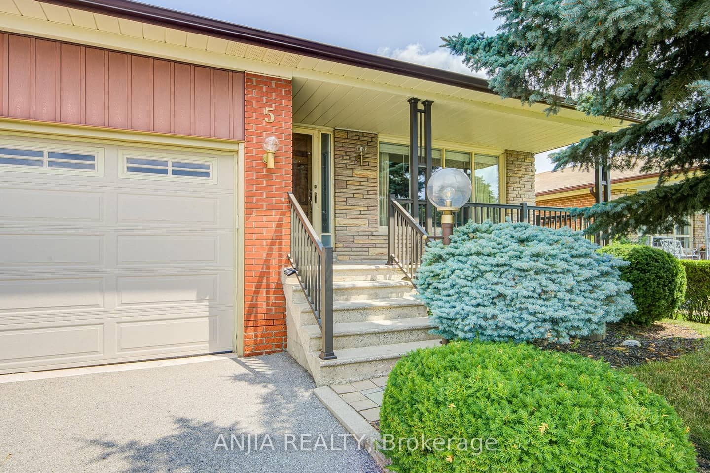 5 Brantford Drive, Toronto, ON M1W 1E2