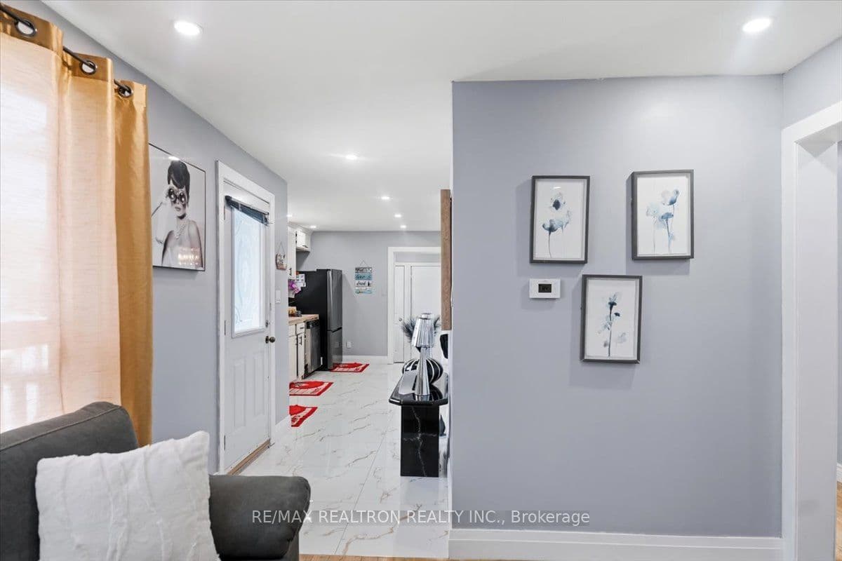 25 Simcoe Street, Orillia, ON L3W 1G5