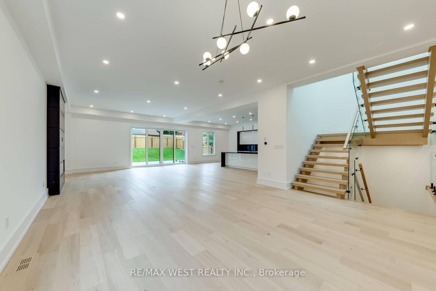 3 Amber Crescent, Toronto, ON M6L 2R5