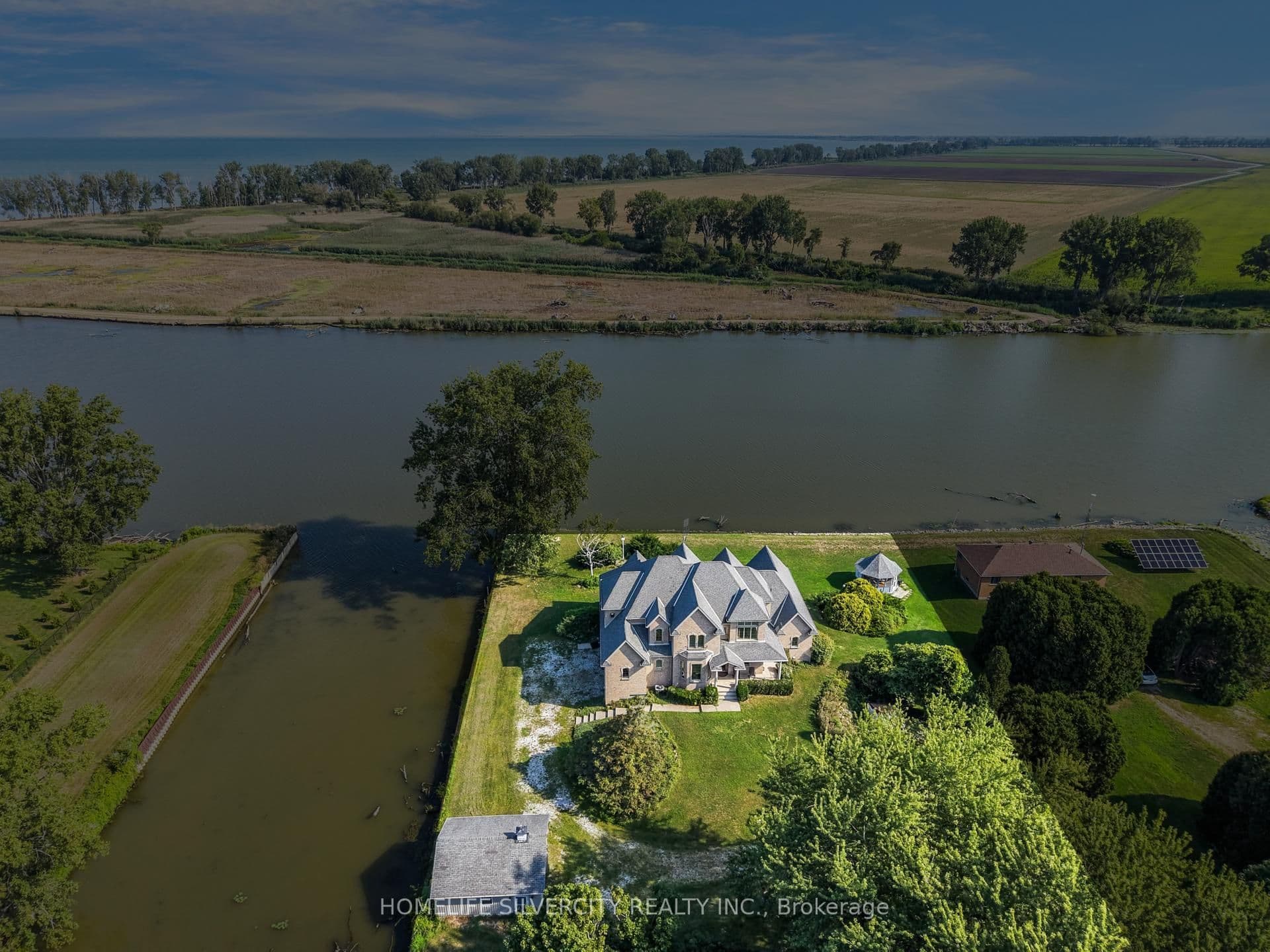 21000 Admiral Drive, Lakeshore, ON N0P 2L0
