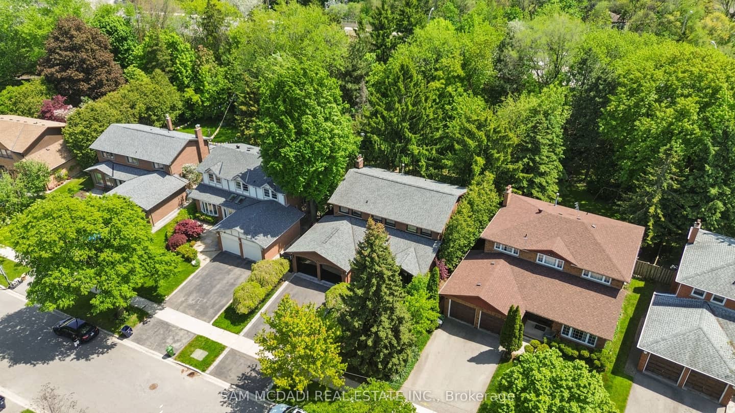 5 Canterbury Crescent, Toronto, ON M9A 5A4