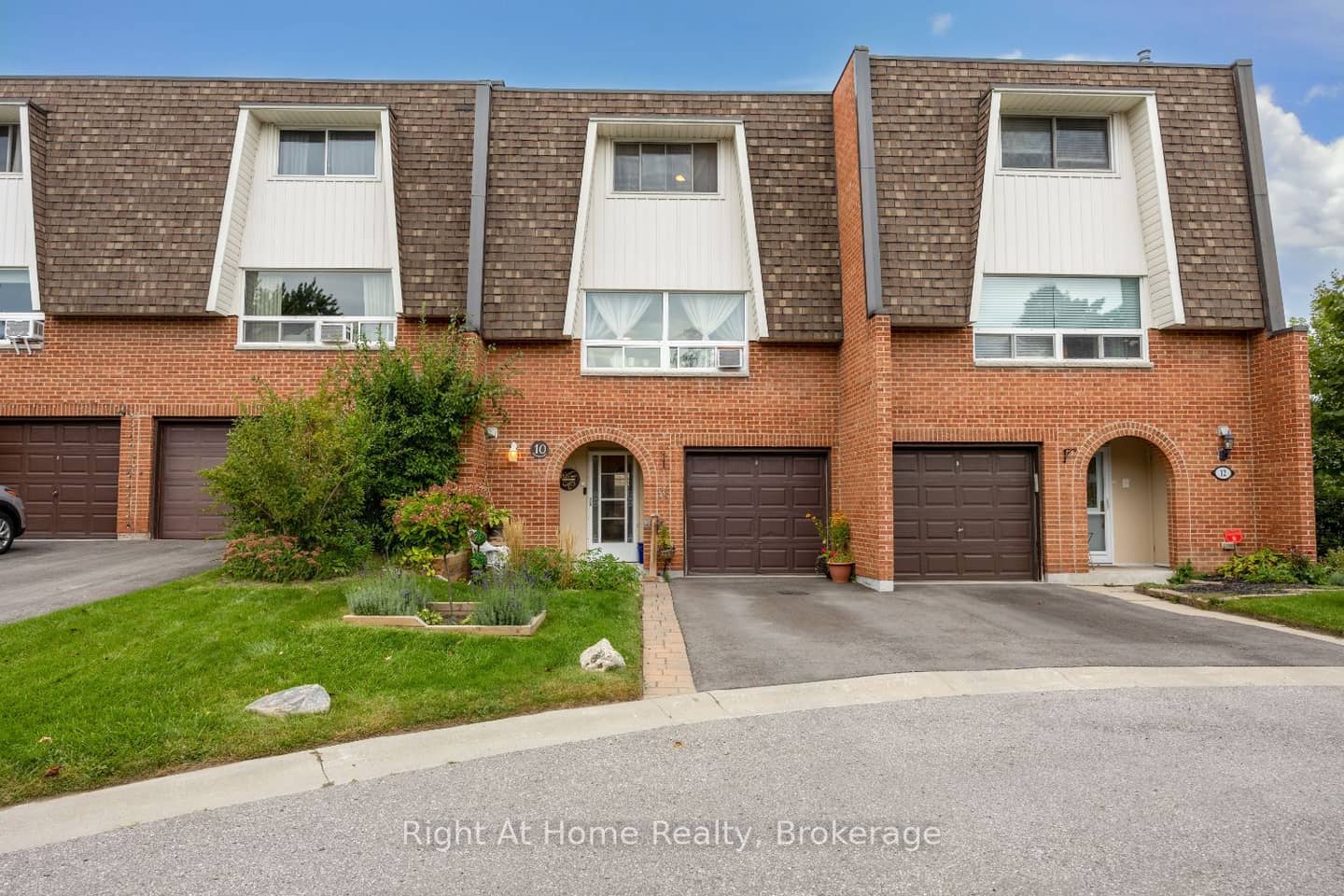 10 Newing Court, Ajax, ON L1S 2T6