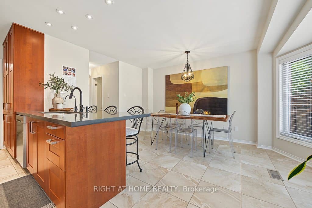 3829 Craighurst Avenue, Mississauga, ON L5N 6T7