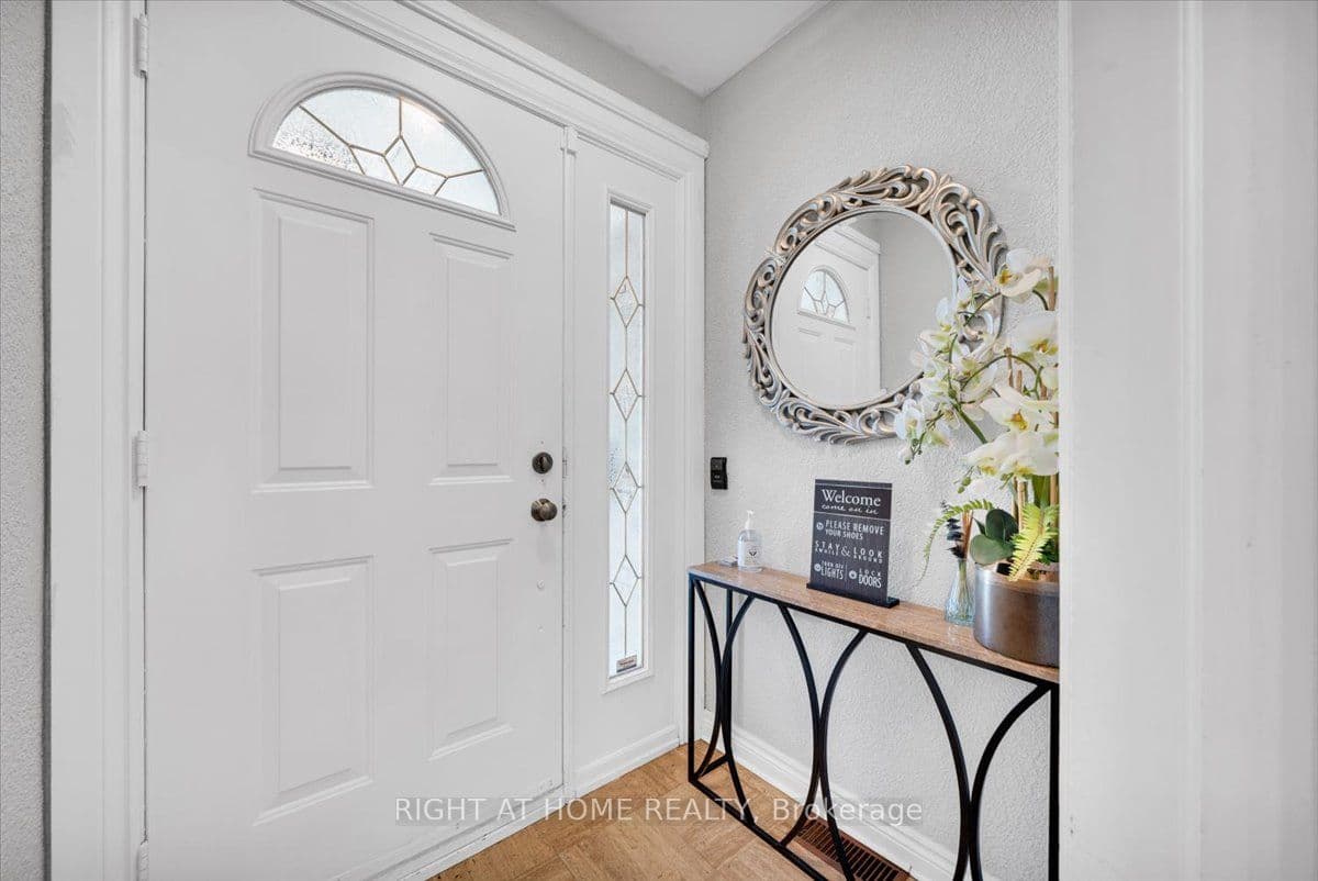 23 Christine Crescent, Toronto, ON M2R 1A4