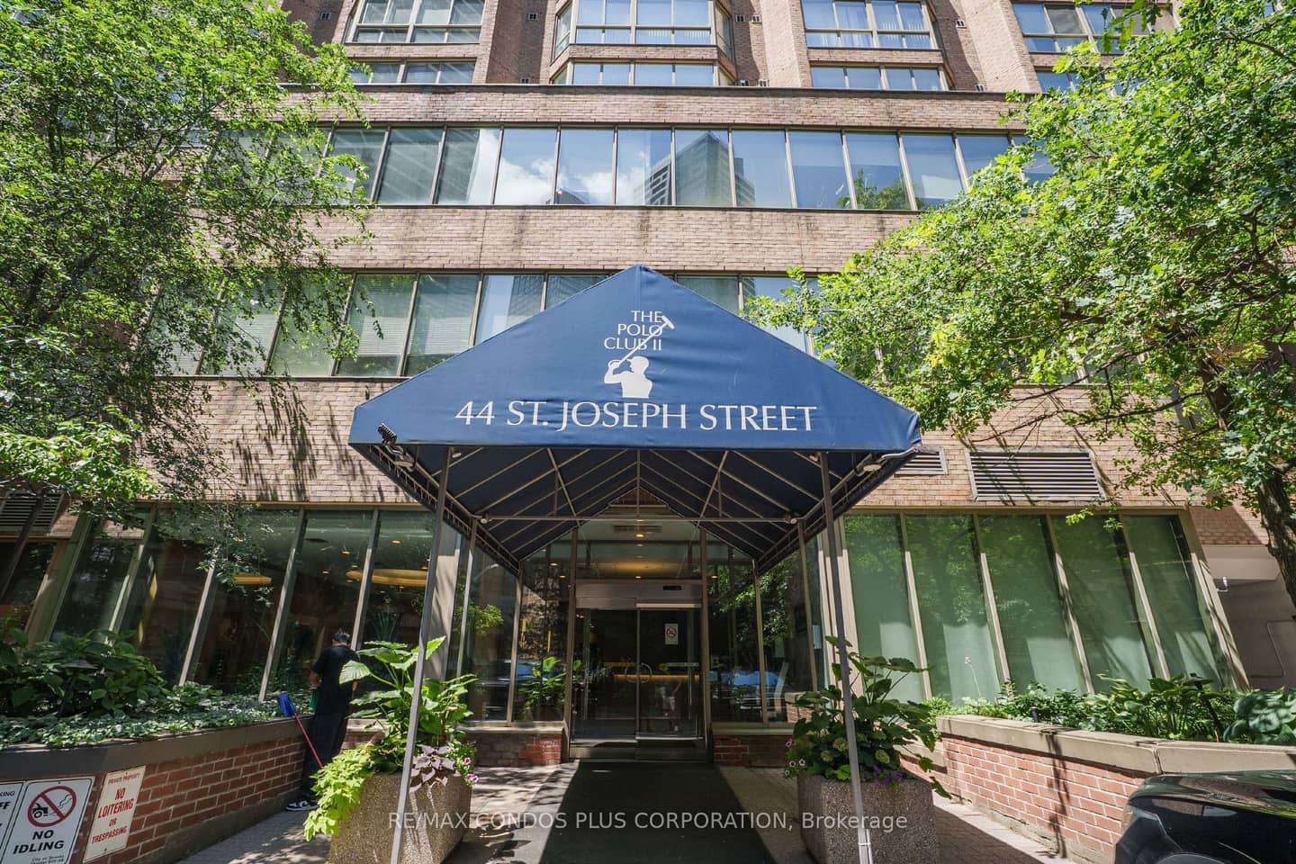 44 St Joseph Street 1811, Toronto, ON M4Y 2W4