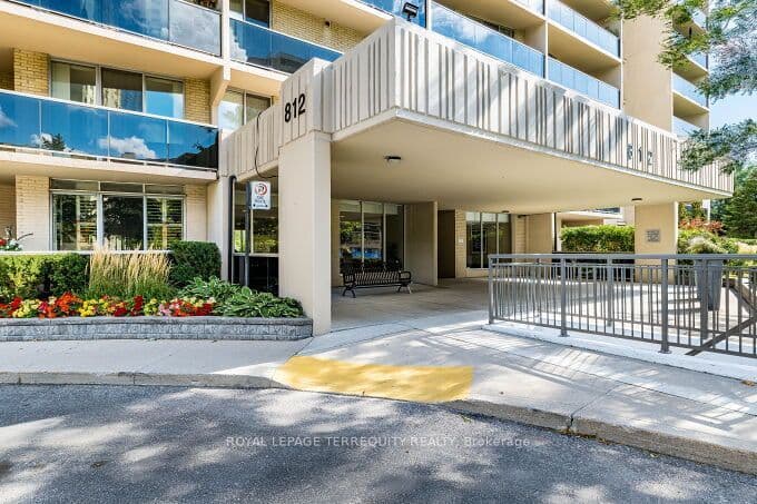 812 Burnhamthorpe Road 1102, Toronto, ON M9C 4W1