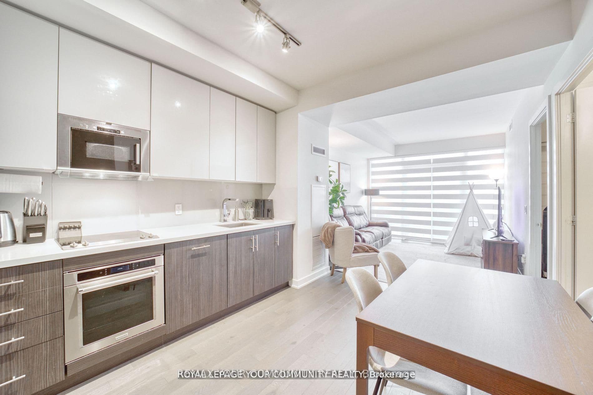 330 Richmond Street W 1711, Toronto, ON M5V 1X2