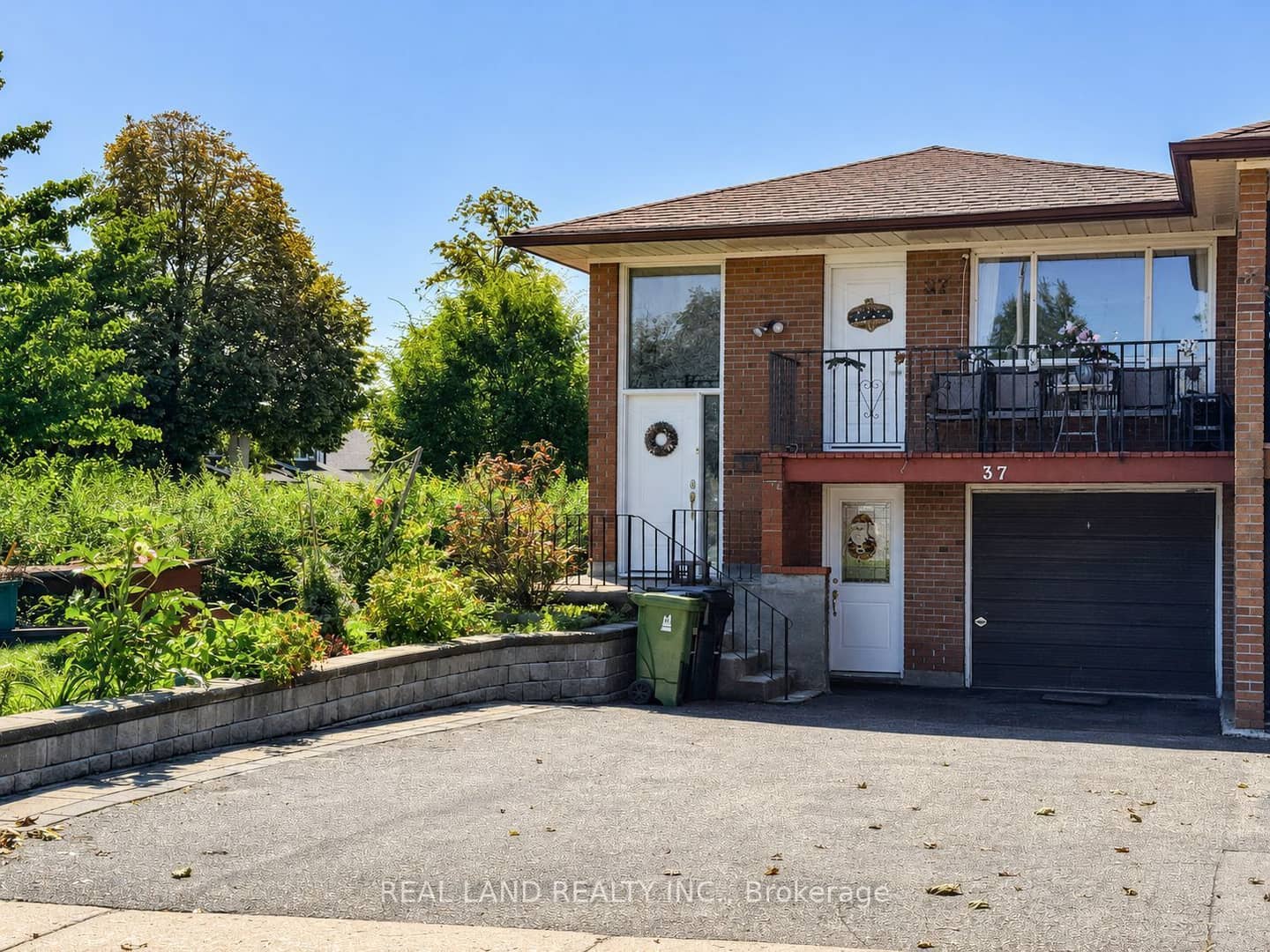 37 Pawnee Avenue, Toronto, ON M2H 3C6