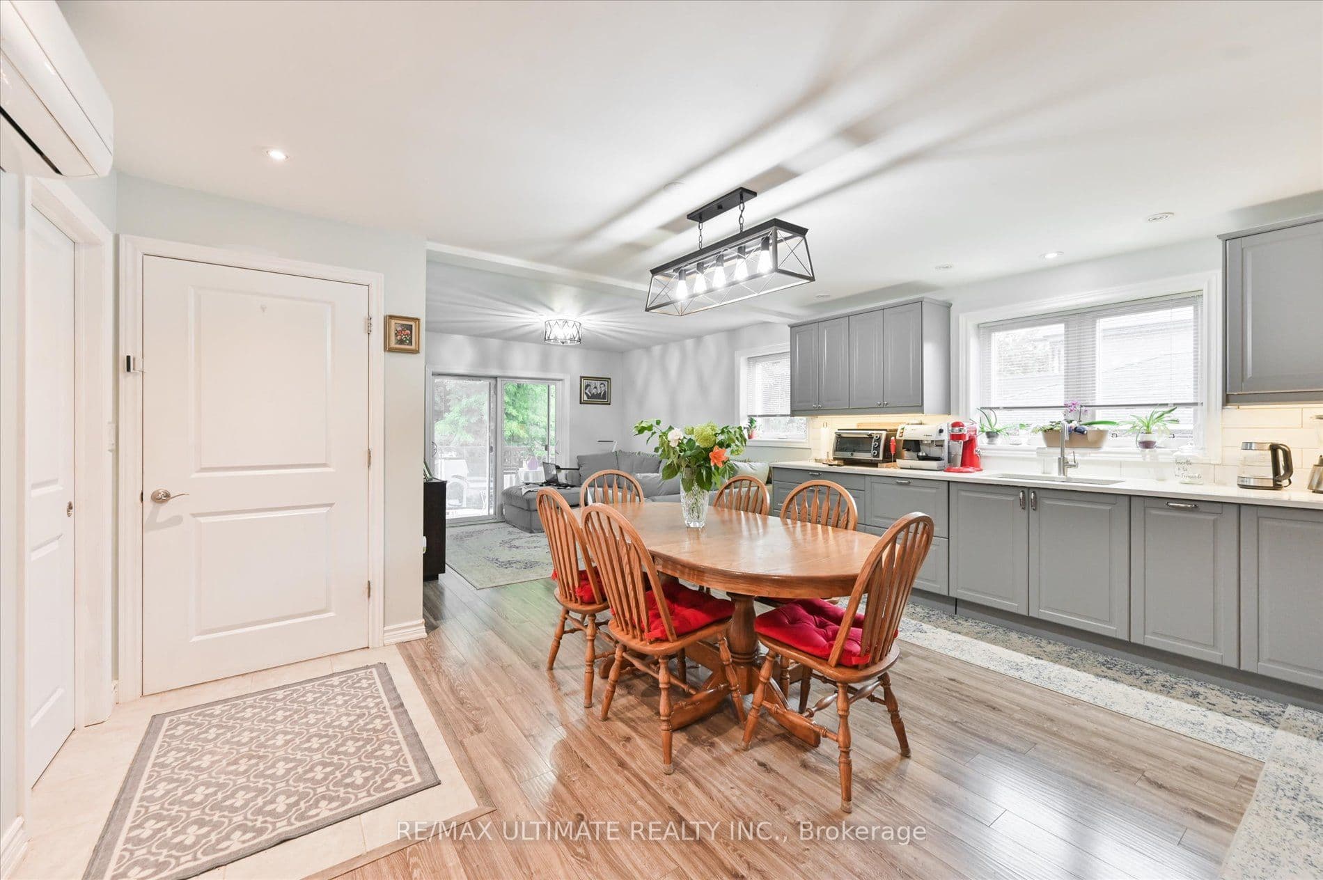 76 Hilldale Road, Toronto, ON M6N 3Y2