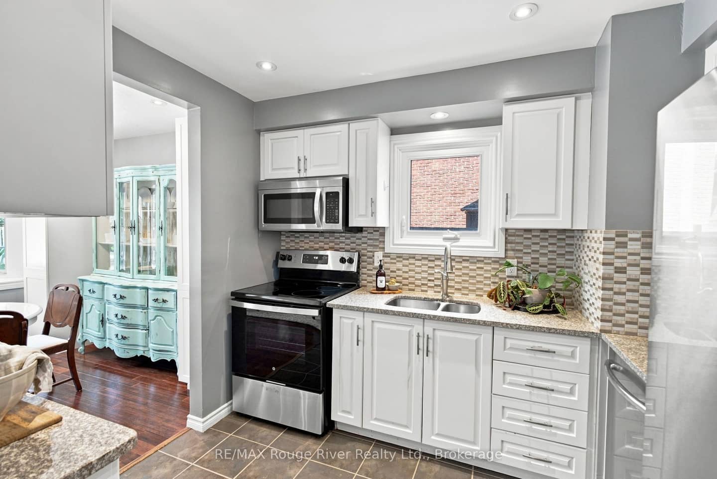 49 Fisher Crescent, Ajax, ON L1T 2E8
