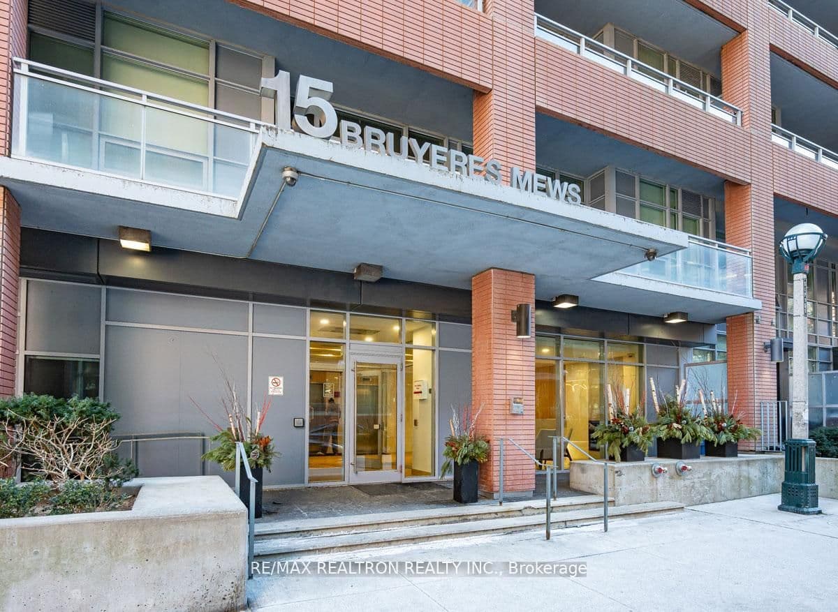 15 Bruyeres Mews 1008, Toronto, ON M5V 0A7