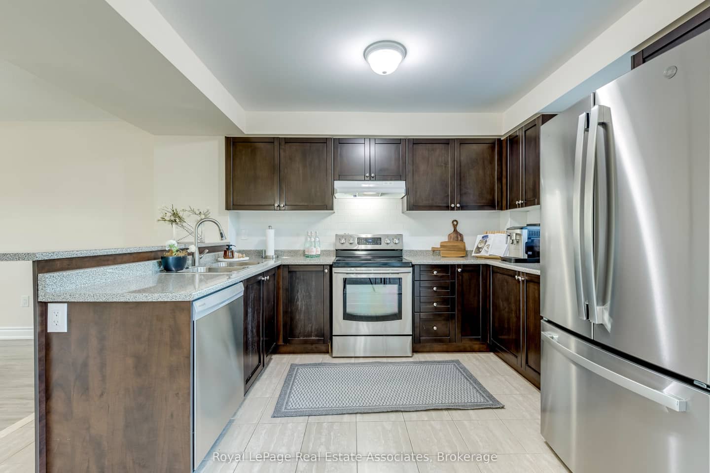 2375 Truscott Drive 1, Mississauga, ON L5J 2B1