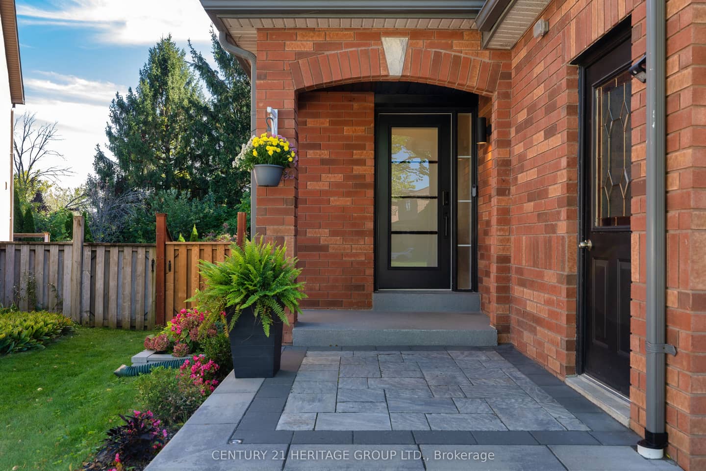 671 Walpole Crescent, Newmarket, ON L3X 2B2