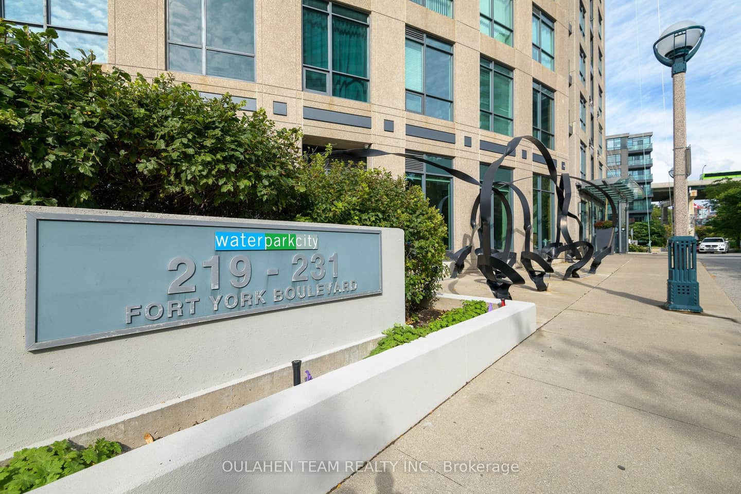 219 Fort York Boulevard 304, Toronto, ON M5V 1B1