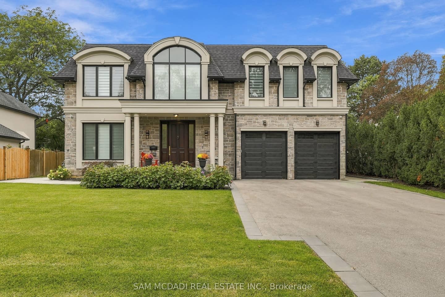 902 Parkland Avenue, Mississauga, ON L5H 3H1