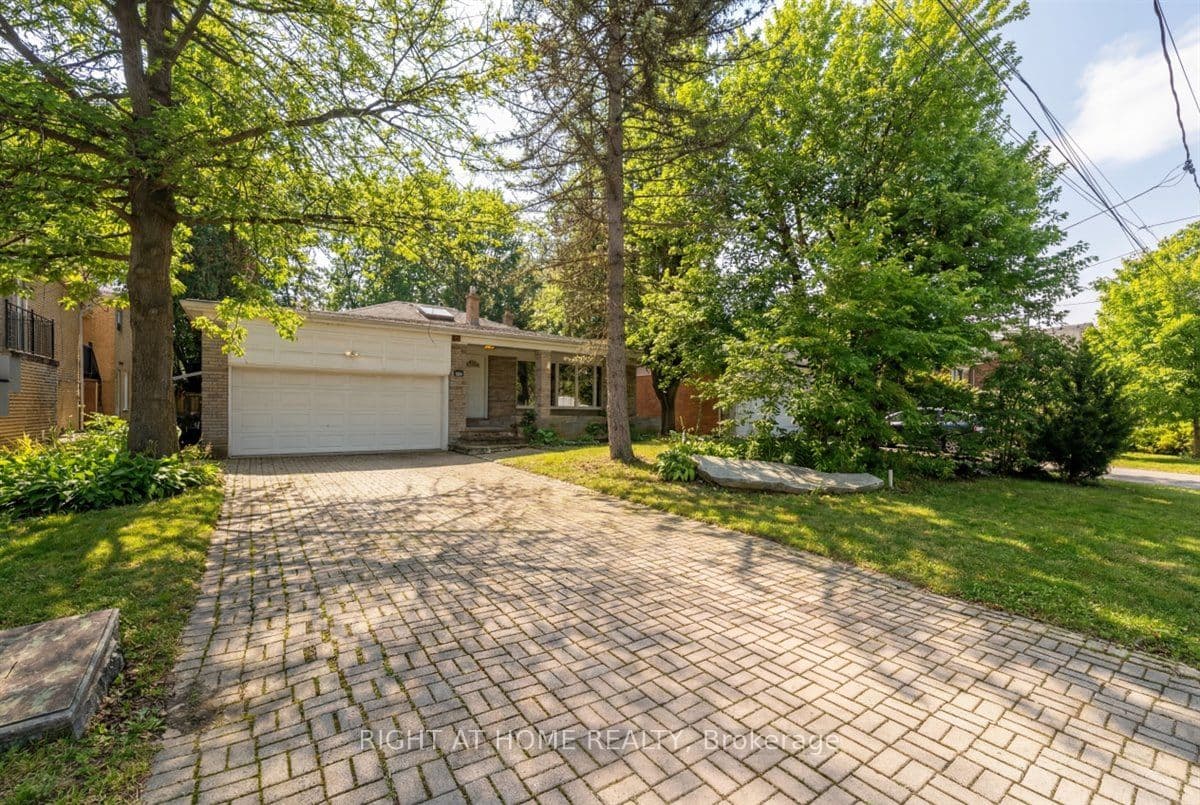 23 Christine Crescent, Toronto, ON M2R 1A4
