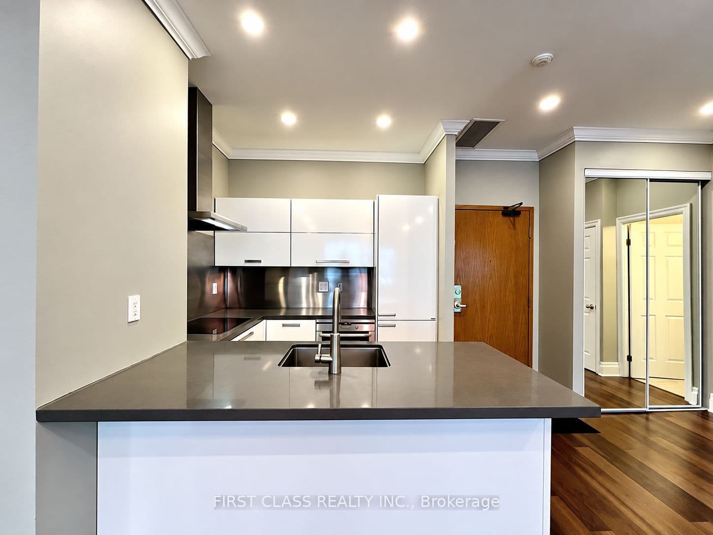 1231 Yonge Street 207, Toronto, ON M4T 2T8