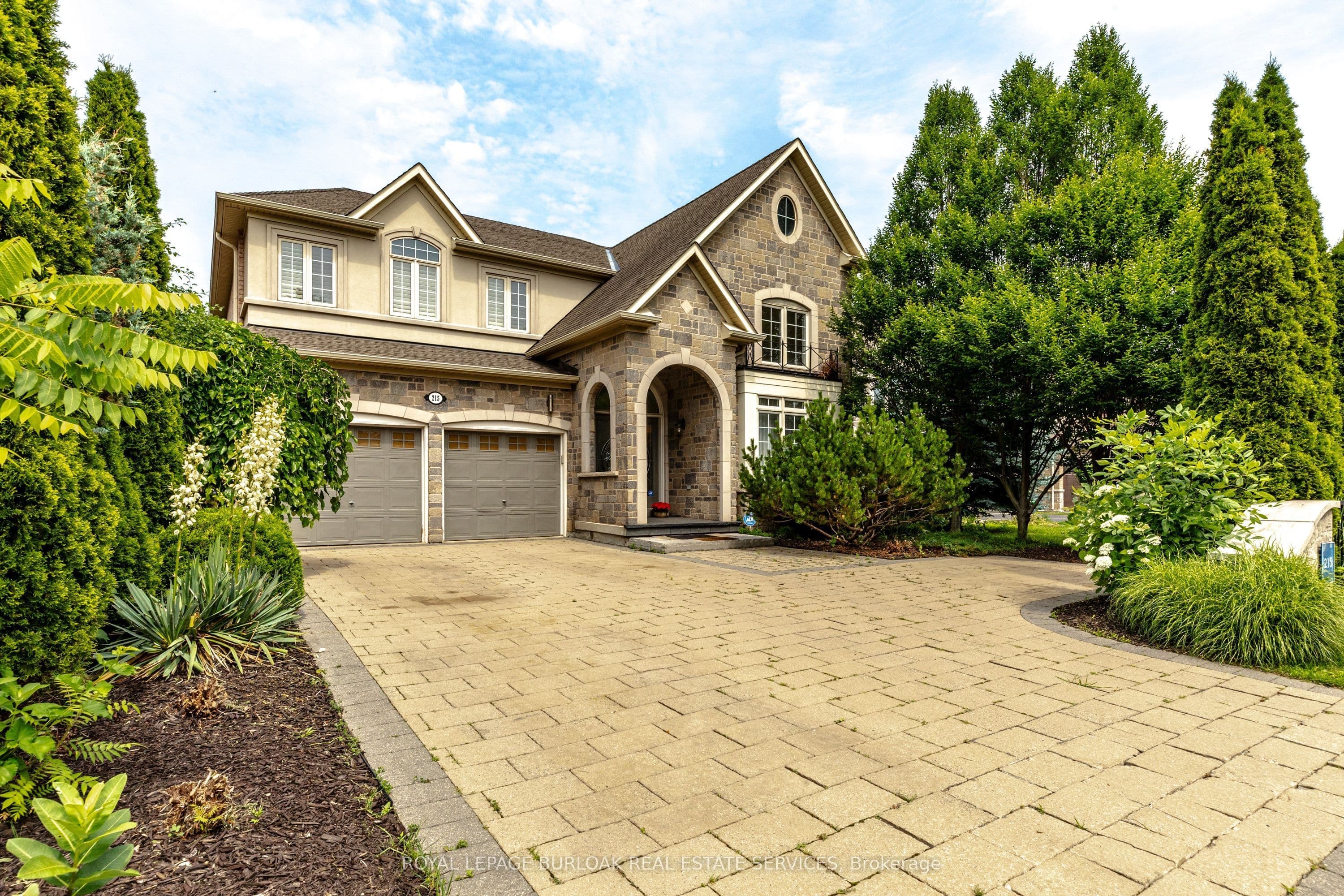 215 Burloak Drive, Oakville, ON L6L 6T6