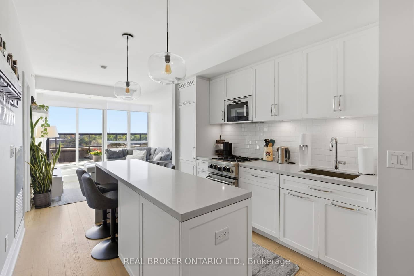25 Malcolm Road 606, Toronto, ON M4G 0C1
