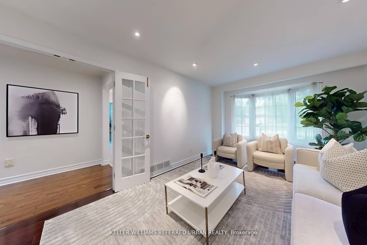 158 Walton Drive, Aurora, ON L4G 3R8