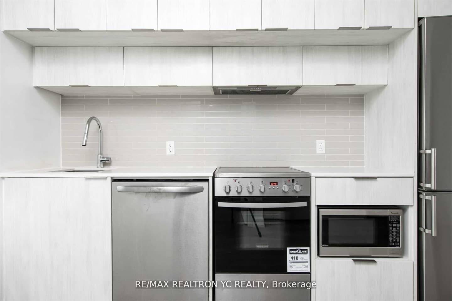 181 Dundas Street E 4007, Toronto, ON M5A 0N5