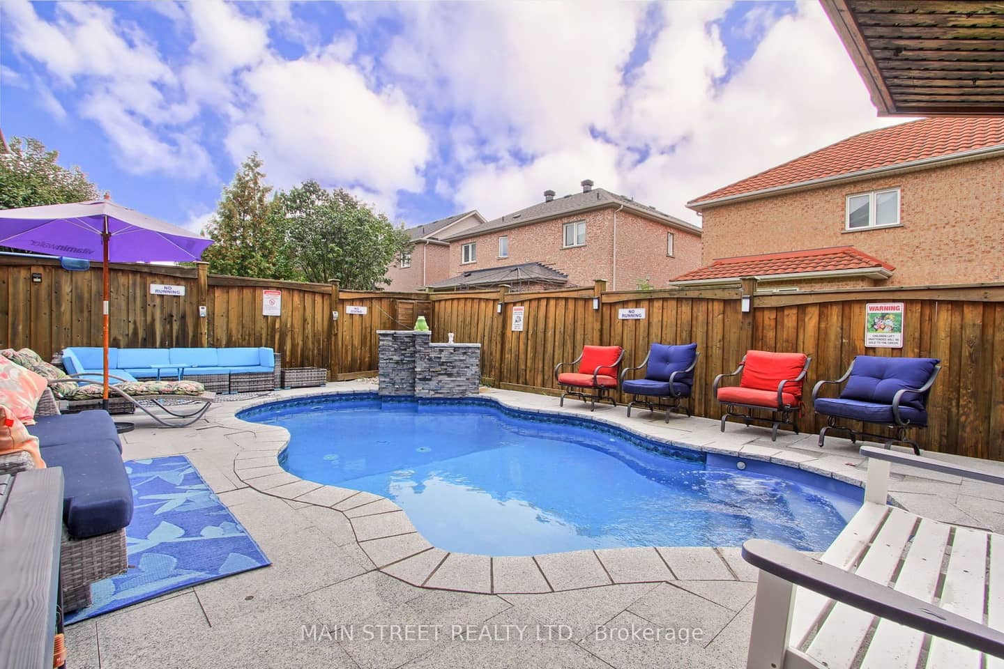 196 Wainscot Avenue, Newmarket, ON L3X 2X4
