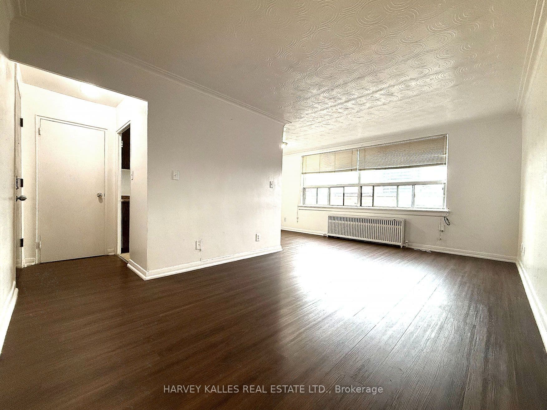 1490 Eglinton Avenue W 402, Toronto, ON M6E 2G5