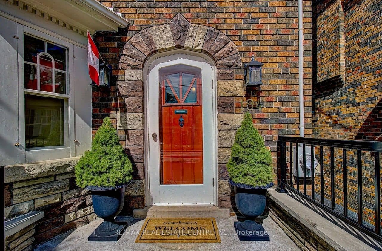 194 Lawrence Avenue E, Toronto, ON M4N 1T1