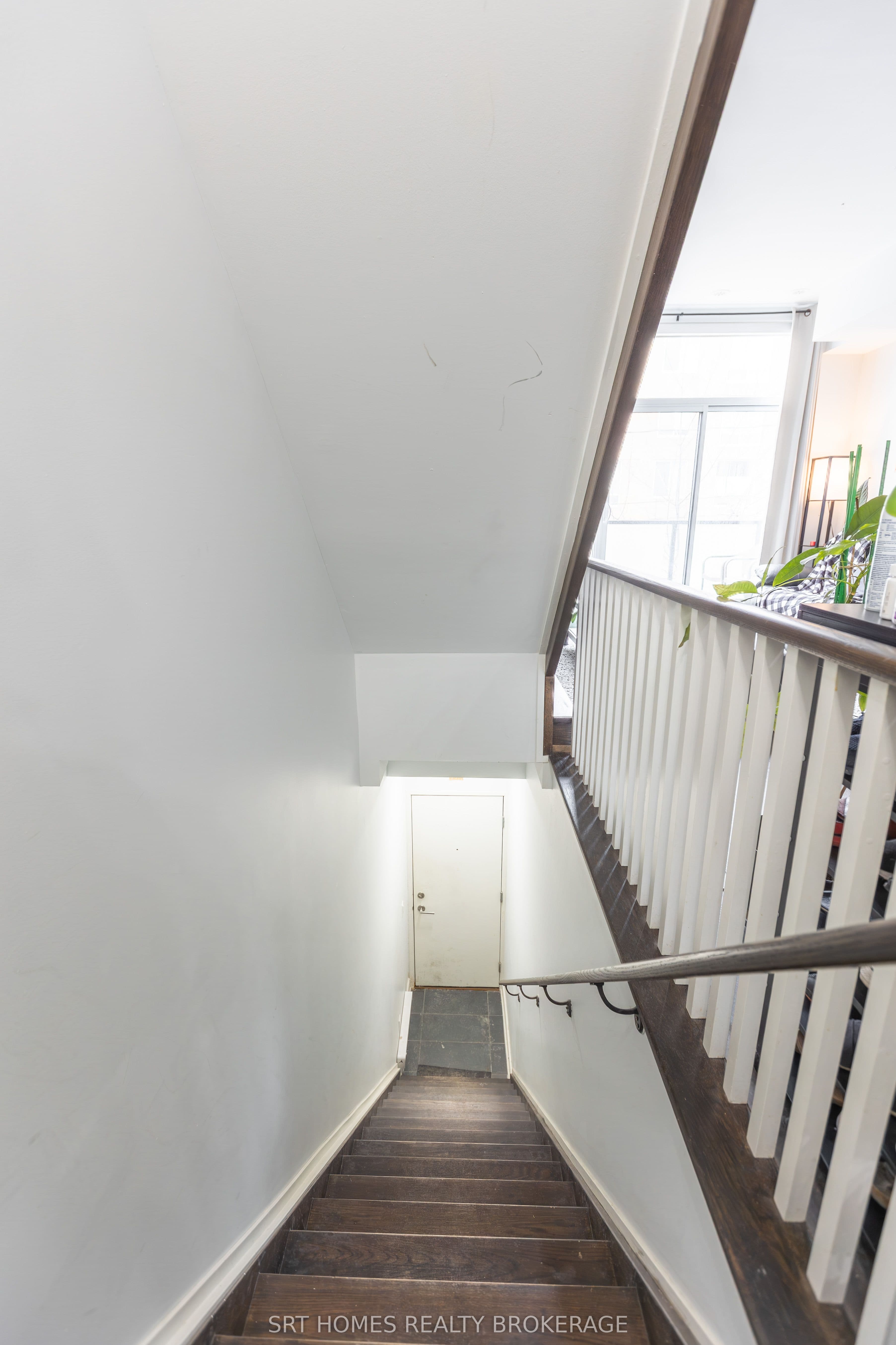 1321 Gerrard Street E 3, Toronto, ON M4L 1Y8