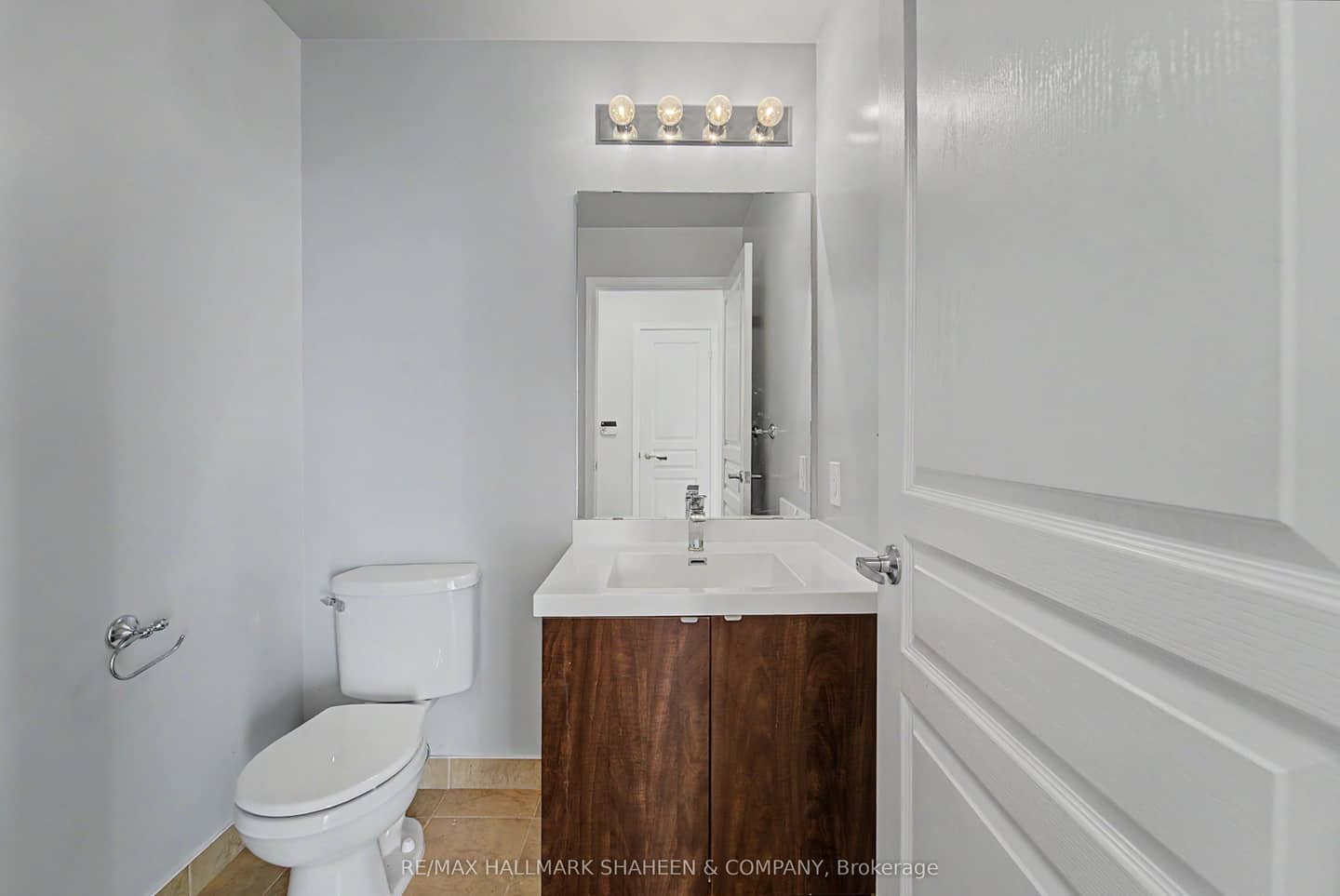 352 Front Street W 1815, Toronto, ON M5V 1B5
