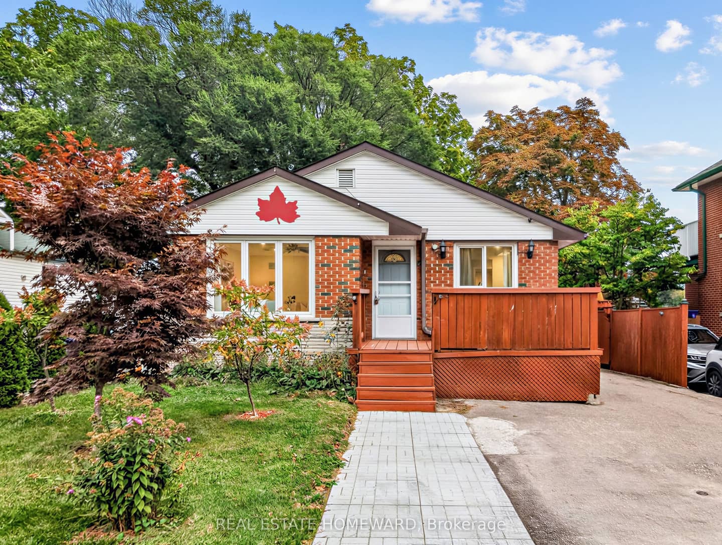 621 Byron Street S, Whitby, ON L1N 4R6