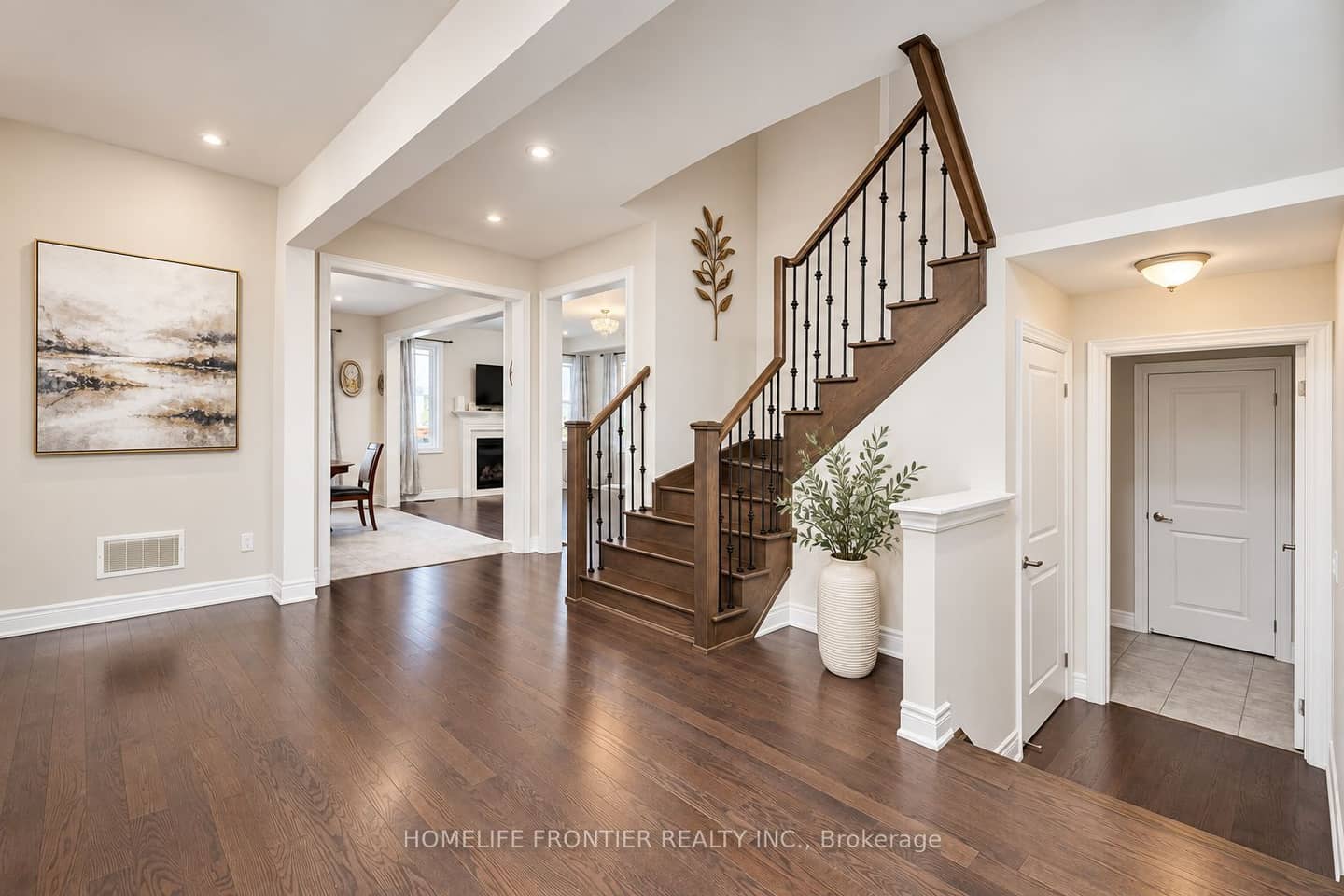 135 Ross Vennare Crescent, Vaughan, ON L4H 4N2