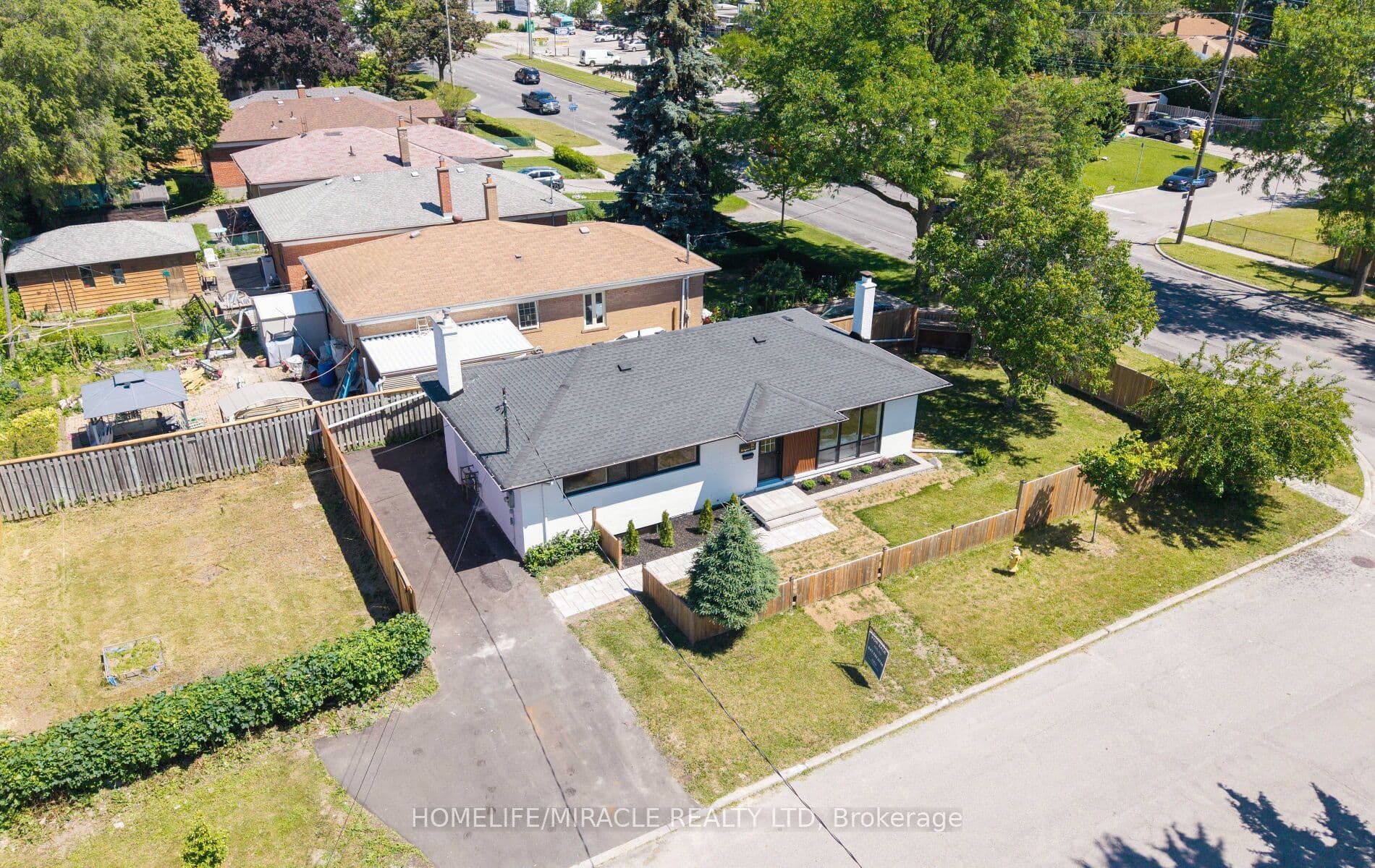22 Arnprior Road, Toronto, ON M1K 5A6