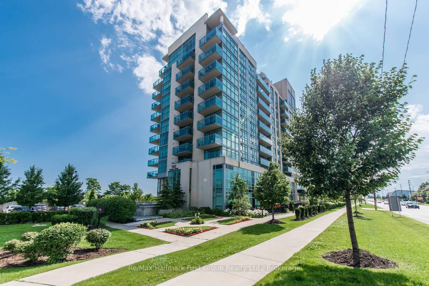 1600 Charles Street 302, Whitby, ON L1N 0G4