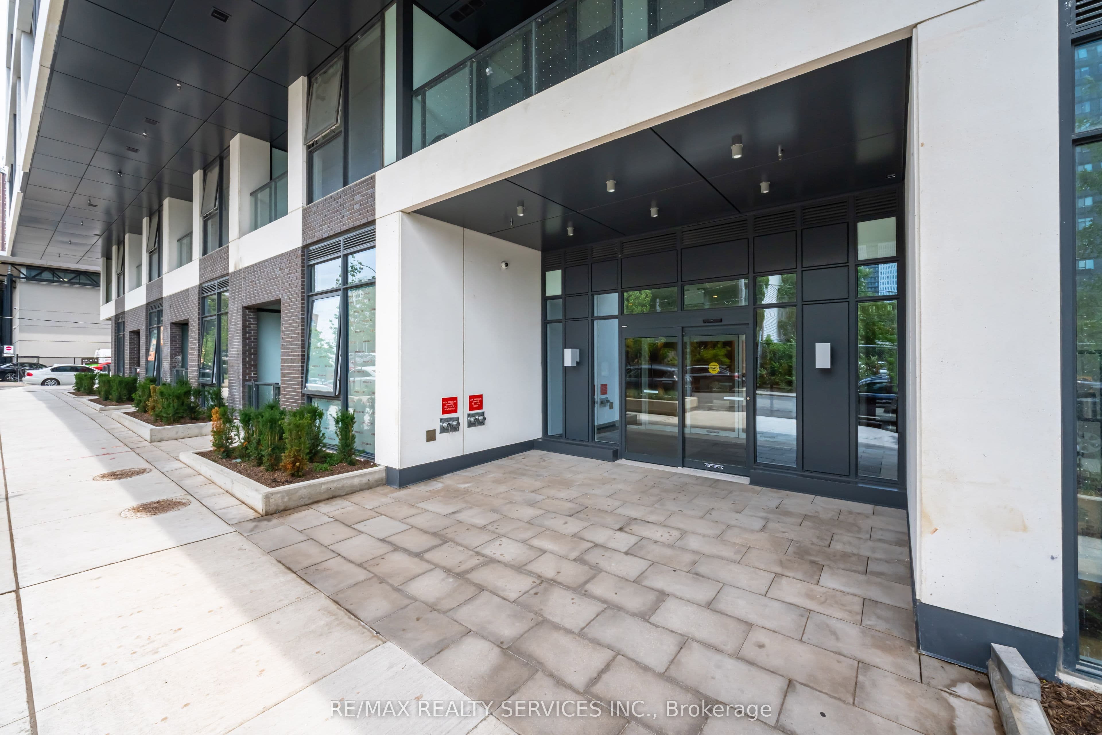 5 Defries Street 2208, Toronto, ON M5A 0W7