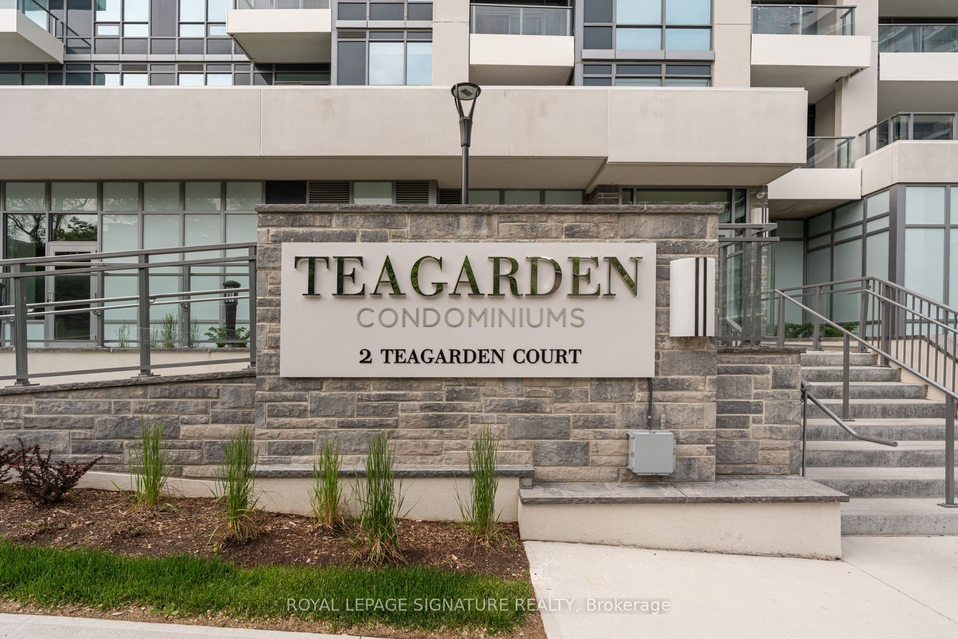 2 Teagarden Court 1304, Toronto, ON M2N 0L6